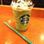 スターバックス 「チョコレート ブラウニー 抹茶 クリーム フラペチーノ」梅雨の季節に壮快なデザート