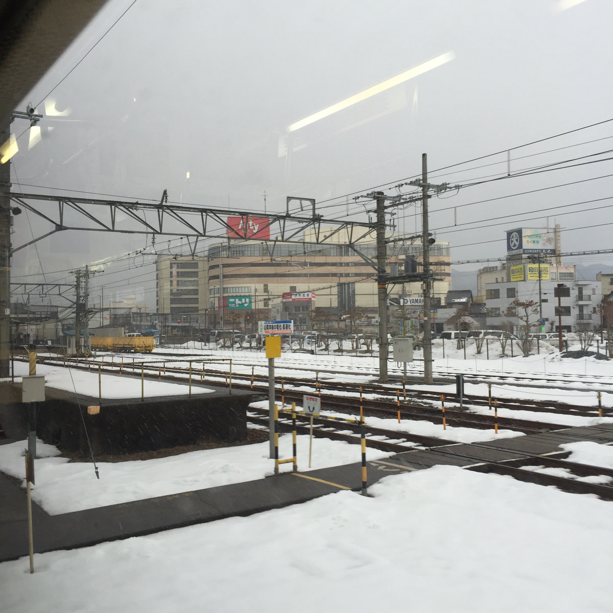 雪の豊岡駅 入線