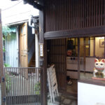 写真 × 読書会 ×ブログ 「食べて遊んで学んで記録する大人のわくわく夏休み @根津の町家」ワークショップスタートしました！