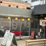 博多だるま 総本店 炙りとろ肉チャーシュー麺と替え玉と半チャーハンを味わいました