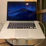 【動画レビュー】MacBookPro15インチ ファン付きアルミ製スタンドを導入(MacBook Height Adjustable Stand with FUN Silver)