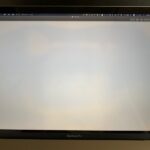 MacBookPro15インチ 2017モデルの液晶に色むら（一部が黄色に）が発生