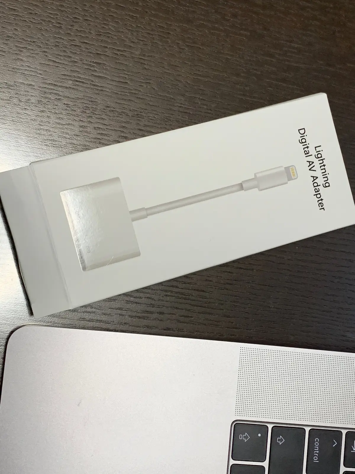 Lightning Digital Avアダプタ Iphoneからhdmiケーブルでプロジェクターに繋いでも映像でないときの解決方法は給電 ものくろぼっくす