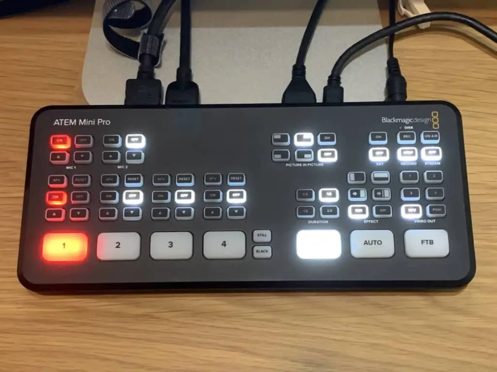 ATEM Mini Pro 【レビュー】音ズレはアプリで解決 - ものくろ ATEM Mini Pro 【レビュー】音ズレはアプリで解決 - ものくろ