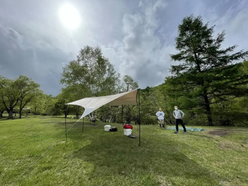 駒出池キャンプ場 ソログループキャンプ 初心者 2泊3日 1日目 雨が止んでいるタイミングのテント設営 パート2 ものくろぼっくす 駒出池キャンプ場 ソログループキャンプ 初心者 2泊3日 1日目 雨が止んでいるタイミングのテント設営 パート2 ものくろぼっくす