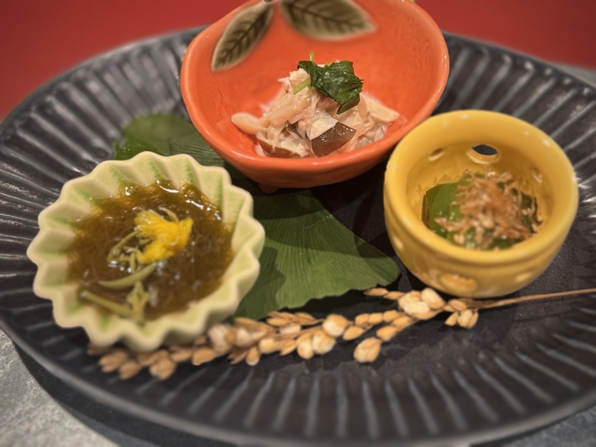 和食みたのお料理。小鉢が3つ並んだ一皿